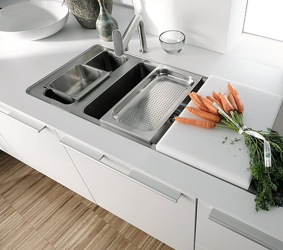 The water point is integrated into the work surface with two basins